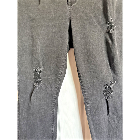 Torrid Denim Jeans‎ Women's Sz 16R Black Distressed Ankle Raw Hem Plus Size - Picture 4 of 8